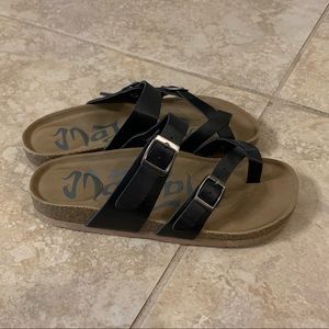 Mad Love footbed sandals NWOT.